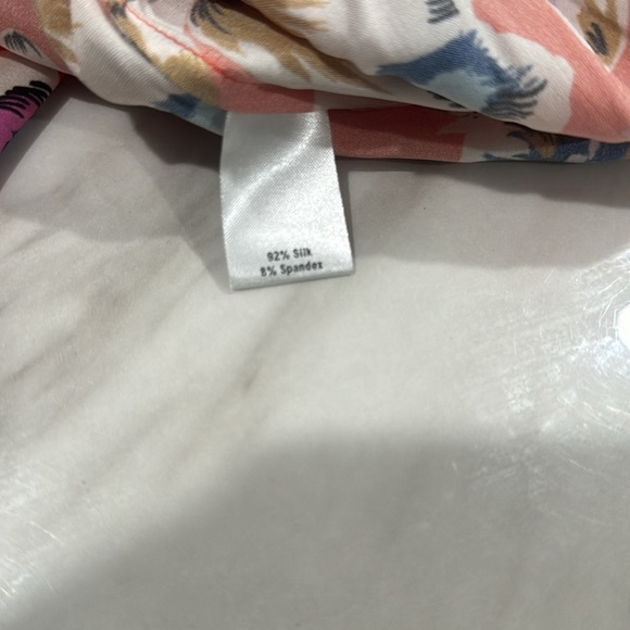 Elegant 98 % silk Tucker blouse size medium - Picture 6 of 6